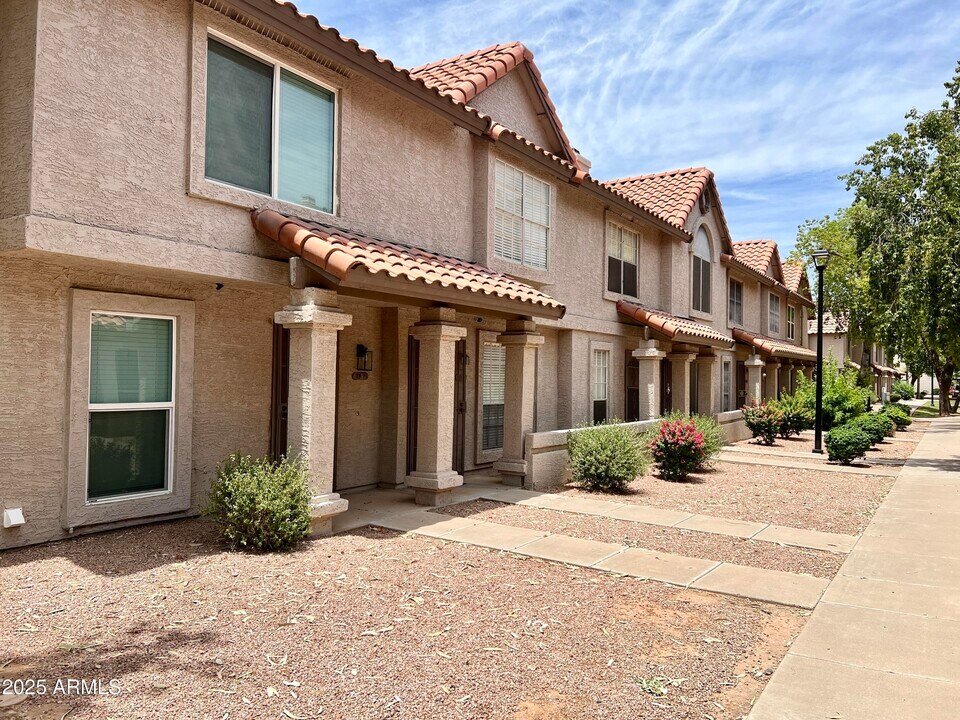 1961 N Hartford St in Chandler, AZ - Building Photo