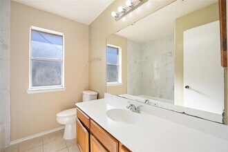 3811 Meadow Pl Dr in Houston, TX - Building Photo - Building Photo