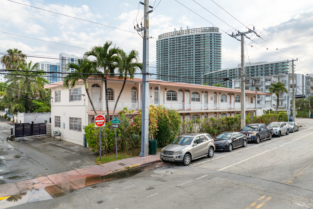 Emerson House Condominium in Miami Beach, FL - Building Photo