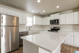 195 Carrington Ln in Calera, AL - Foto de edificio - Building Photo