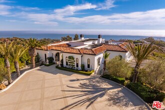 6201 Murphy Way in Malibu, CA - Building Photo - Building Photo