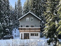 1151 Yellowstone Trail Rd in Snoqualmie Pass, WA - Foto de edificio - Building Photo