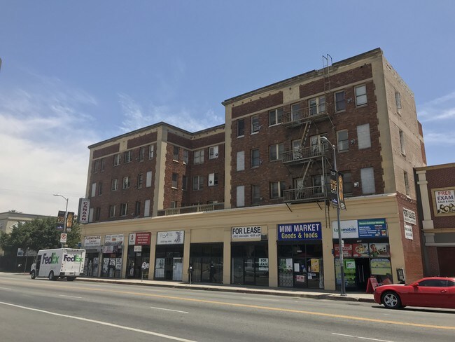 Westbridge Apartments in Los Angeles, CA - Building Photo - Building Photo