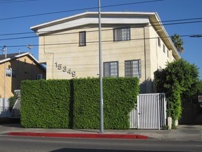 15349 Vanowen St in Van Nuys, CA - Building Photo - Building Photo