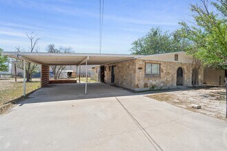 1007 E 2nd St in Del Rio, TX - Building Photo - Building Photo