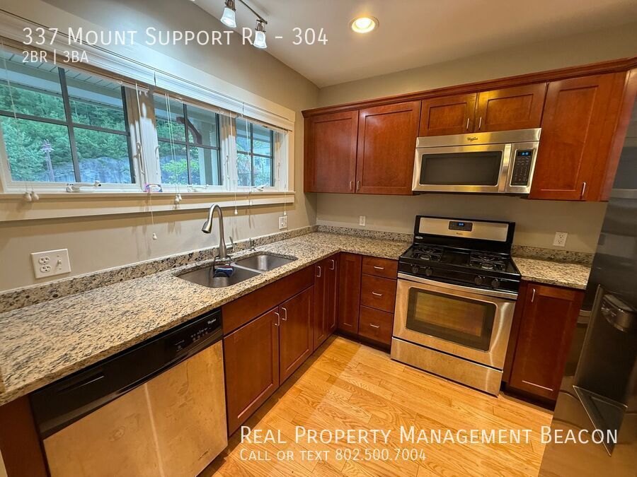 337 Mt Support Rd in Lebanon, NH - Building Photo