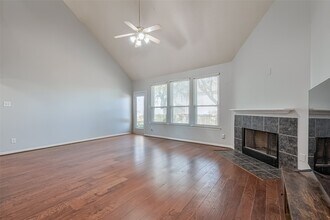2202 Highland Crossing Dr in Conroe, TX - Building Photo - Building Photo