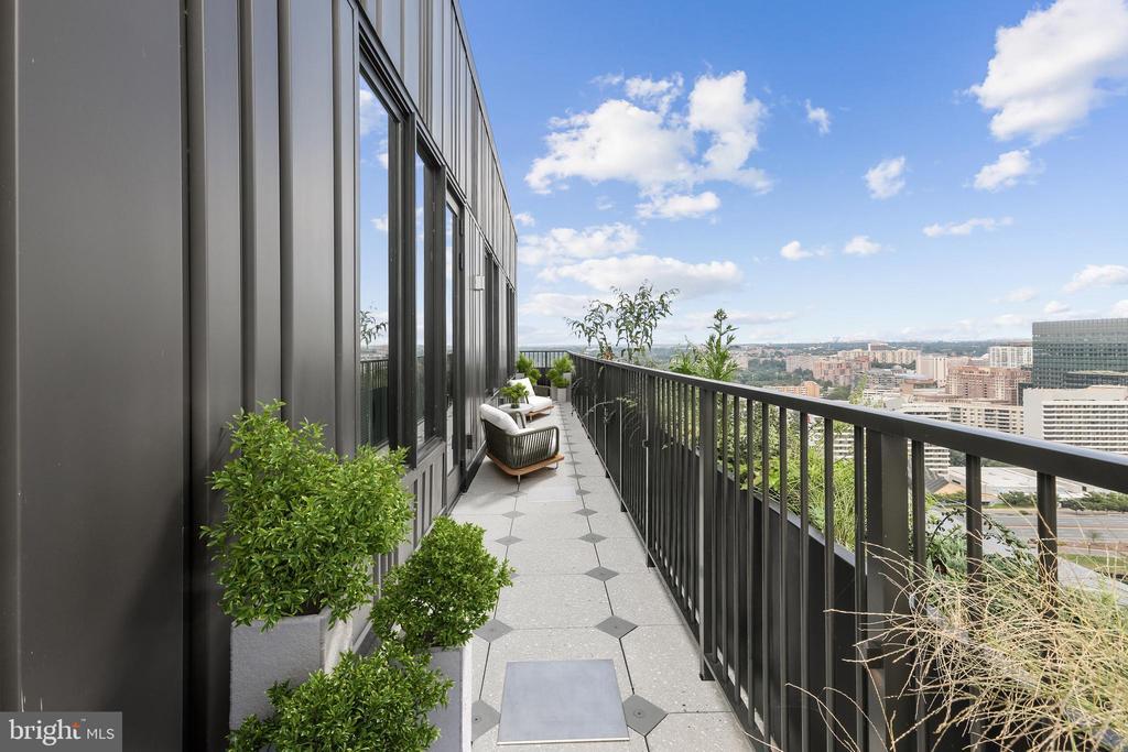 244 19th Ct S in Arlington, VA - Building Photo