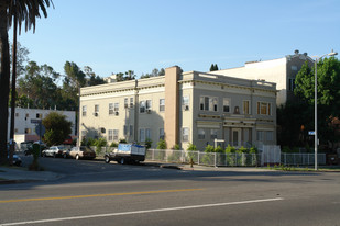 400 S Rampart Blvd in Los Angeles, CA - Building Photo