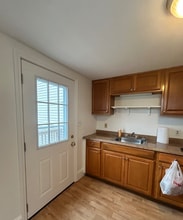 67 Pleasant St, Unit Unit 3 in Weymouth, MA - Building Photo - Building Photo