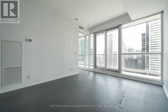 70 Temperance St in Toronto, ON - Building Photo - Building Photo