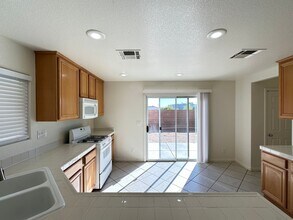 530 Cabis Bay St in Las Vegas, NV - Building Photo - Building Photo