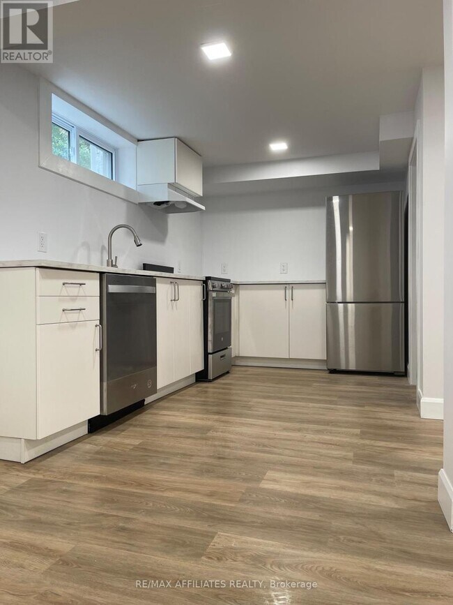2145 Westbourne Ave in Ottawa, ON - Building Photo - Building Photo