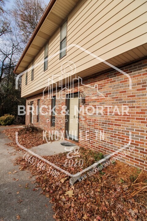4003 Valley View Dr NE in Knoxville, TN - Building Photo
