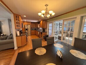 3 Upland Rd in Burlington, MA - Foto de edificio - Building Photo