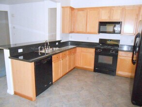 345 W Arrowbird Ave in North Las Vegas, NV - Building Photo - Building Photo