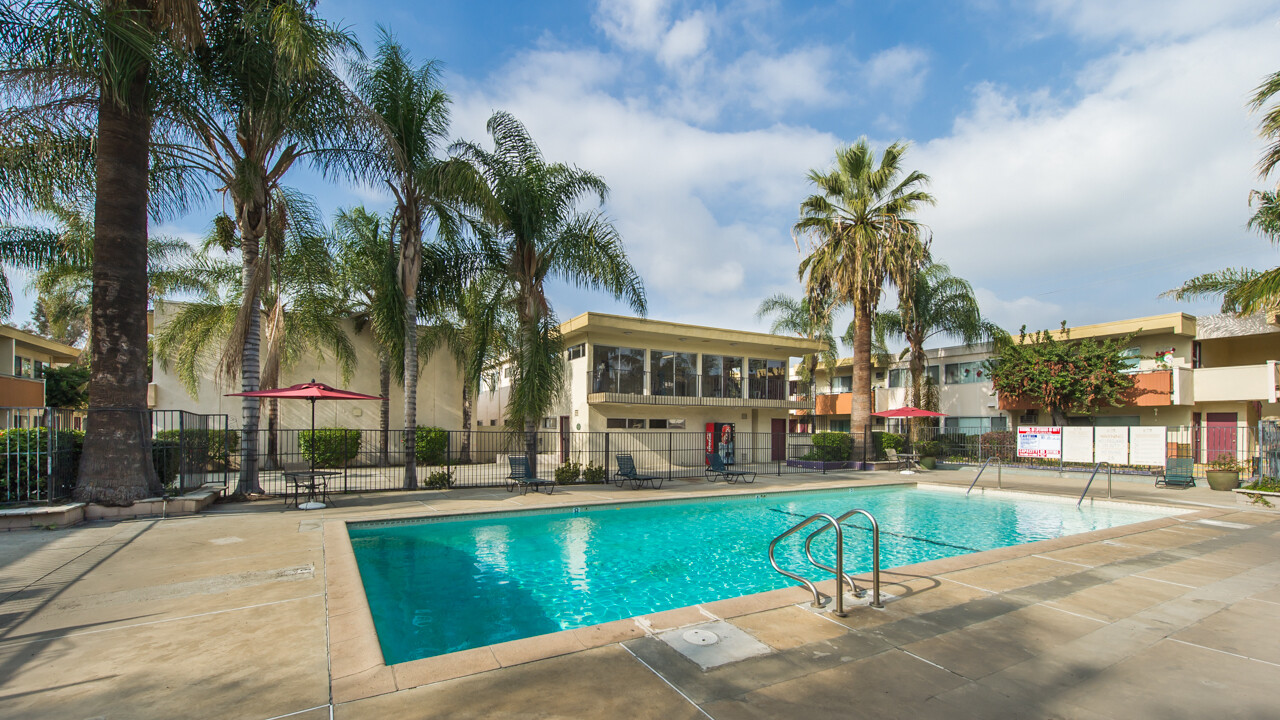 Las Palmas Apartment Homes in Covina, CA - Foto de edificio