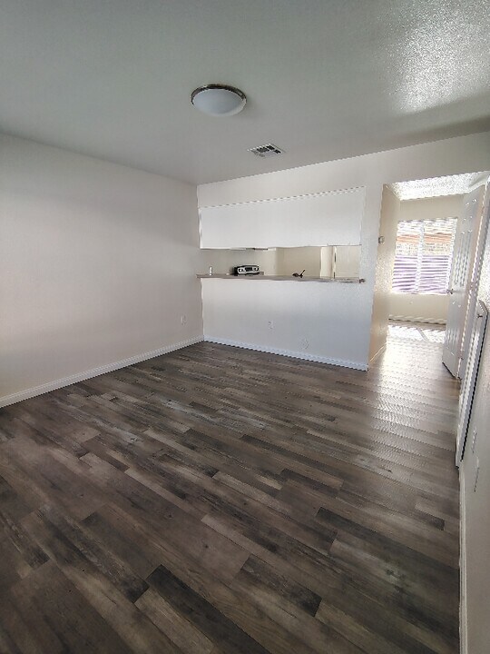 2010 Larcus Ave in Bakersfield, CA - Building Photo