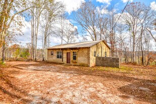4526 Rock Springs Rd in Jacksons Gap, AL - Building Photo