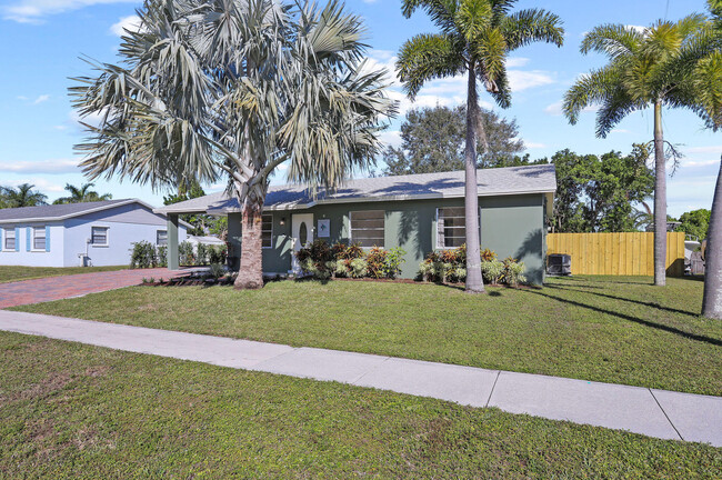 1009 Mohican Blvd in Jupiter, FL - Foto de edificio - Building Photo