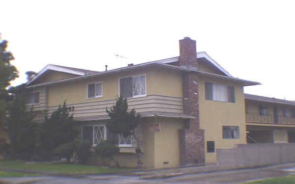 10243 San Antonio in South Gate, CA - Foto de edificio