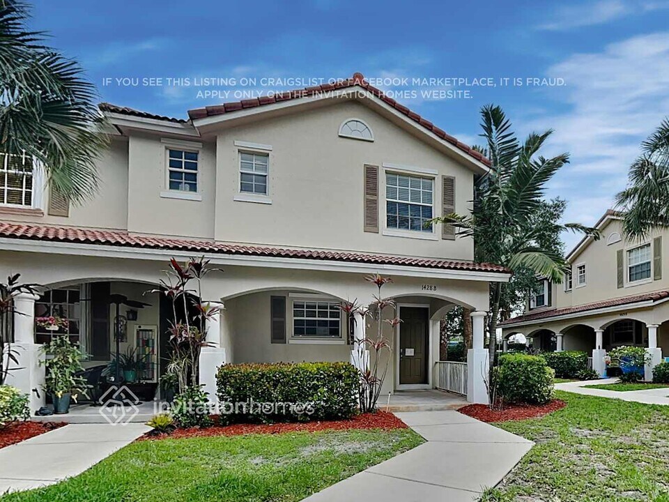 1428 W Wickham Cir in Delray Beach, FL - Building Photo