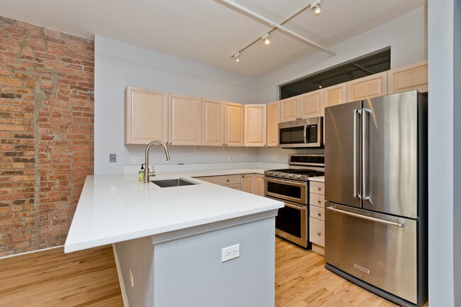 520 W Huron St in Chicago, IL - Building Photo - Building Photo