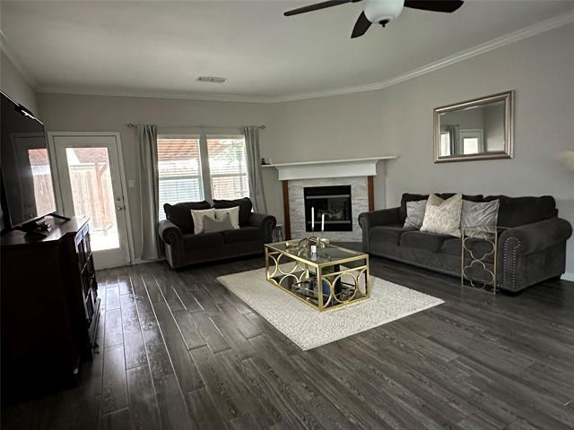 1610 Wildflower Dr in Waxahachie, TX - Building Photo - Building Photo