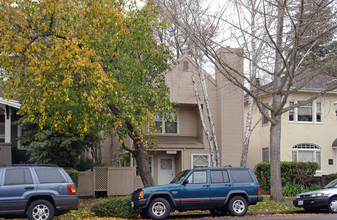 The Birchwood Apartments in Sacramento, CA - Building Photo - Building Photo