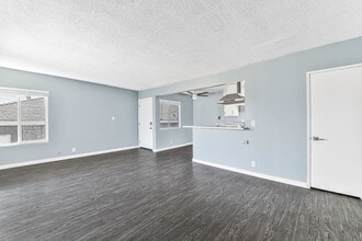 1121 Daisy Ave in Long Beach, CA - Building Photo - Building Photo