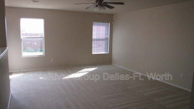 1912 Shasta View Dr in Justin, TX - Building Photo - Building Photo