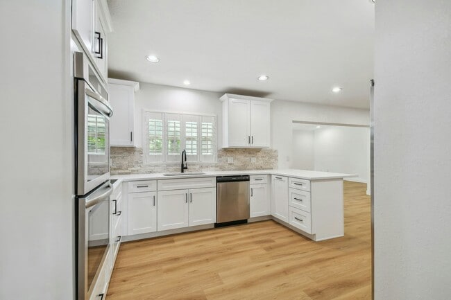 4802 W Longfellow Ave in Tampa, FL - Building Photo - Building Photo
