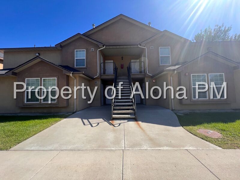 1033 W Pine Ave in Meridian, ID - Building Photo