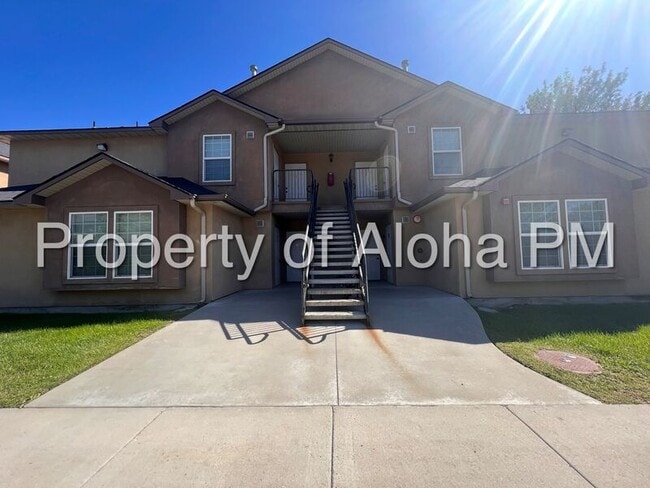 property at 1033 W Pine Ave