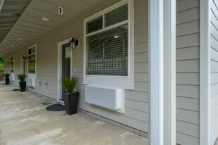 195 NW 6th St, Unit 1 in Toledo, OR - Building Photo