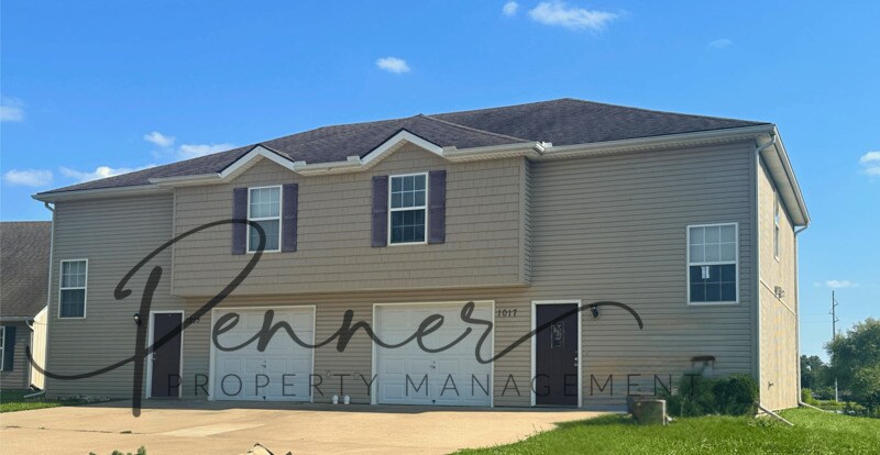 1017 NW Willow Dr in Grain Valley, MO - Building Photo