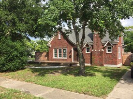 301 Clifford St in Corpus Christi, TX - Building Photo