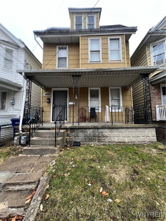 135 W Delavan Ave in Buffalo, NY - Building Photo