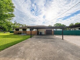 2426 Dupont St in Pasadena, TX - Building Photo