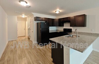 8498 McGirts Village Ln in Jacksonville, FL - Building Photo - Building Photo