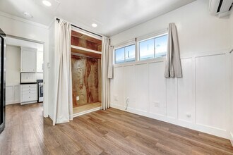 10920 White Oak Ave in Granada Hills, CA - Building Photo - Building Photo