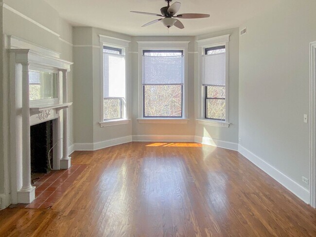 3521 N Wilton Ave, Unit 3525-1F in Chicago, IL - Building Photo - Building Photo