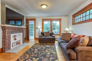 93 School St, Unit 1 in Lebanon, NH - Building Photo