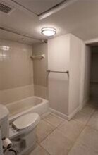2880 N Oakland Forest Dr, Unit 107 in Oakland Park, FL - Building Photo - Building Photo