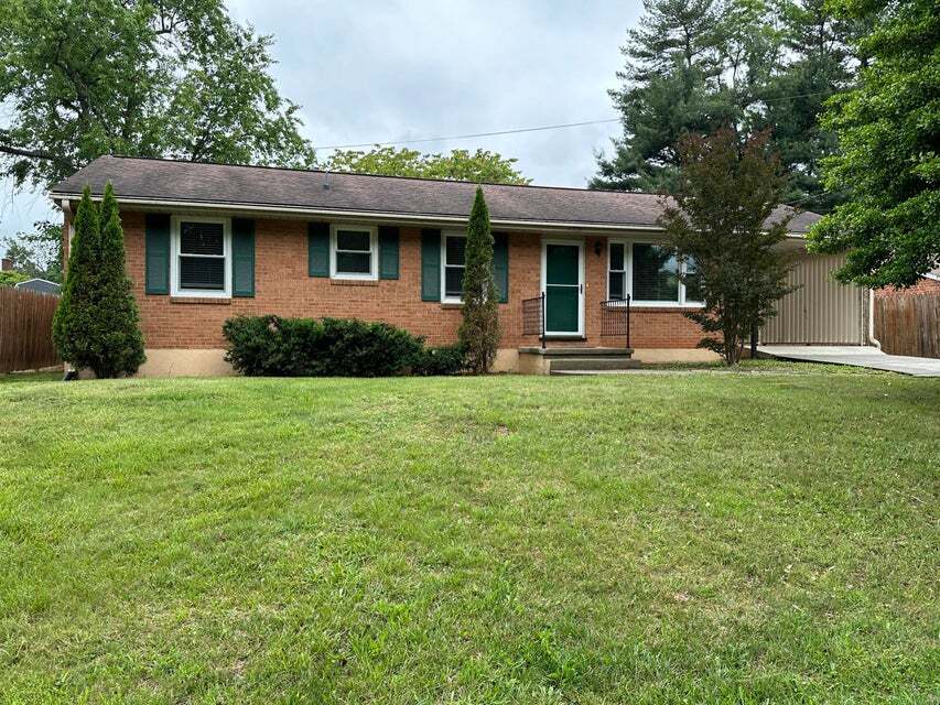 6726 Jasmine Cir in Hollins, VA - Building Photo