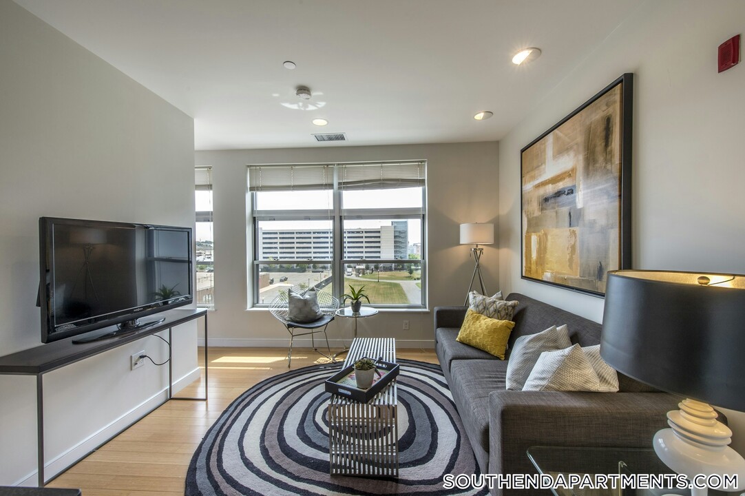 601 Albany St in Boston, MA - Building Photo