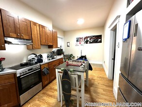 881 Huntington Ave in Boston, MA - Building Photo - Building Photo