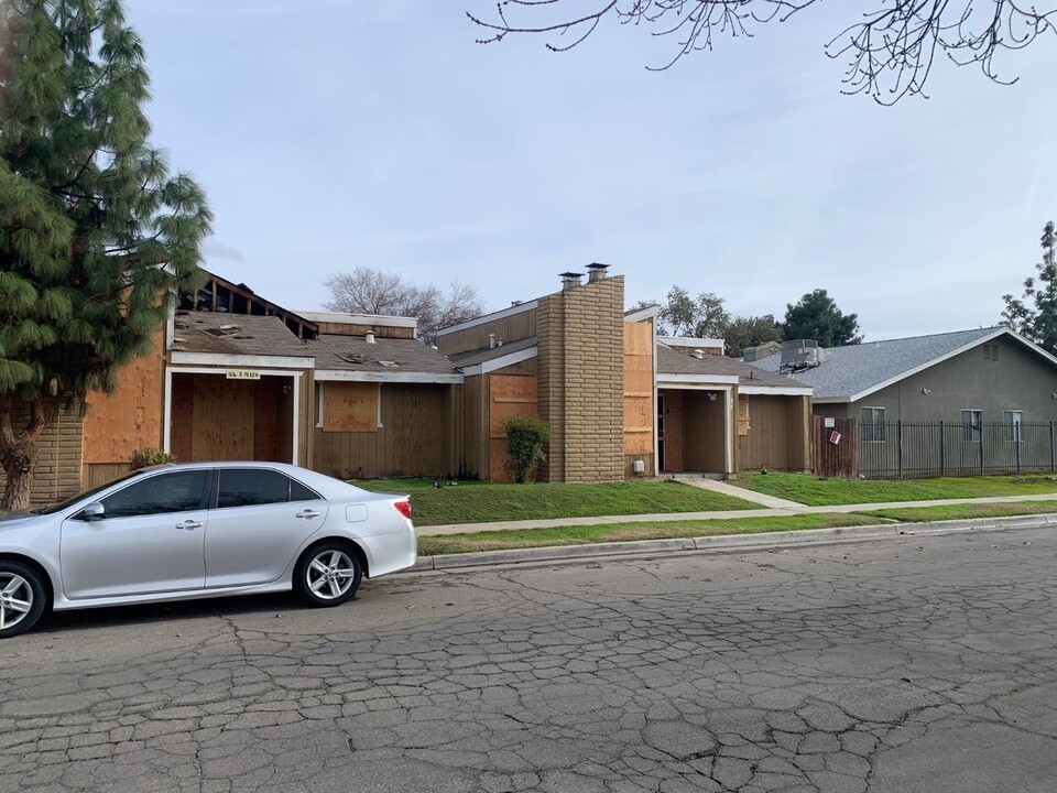 5206 E Liberty Ave in Fresno, CA - Building Photo