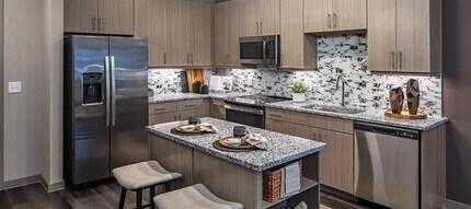 880 Lake Carolyn Pkwy in Irving, TX - Building Photo - Building Photo