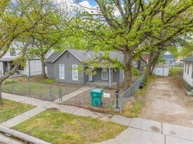 1328 S St Francis Ave